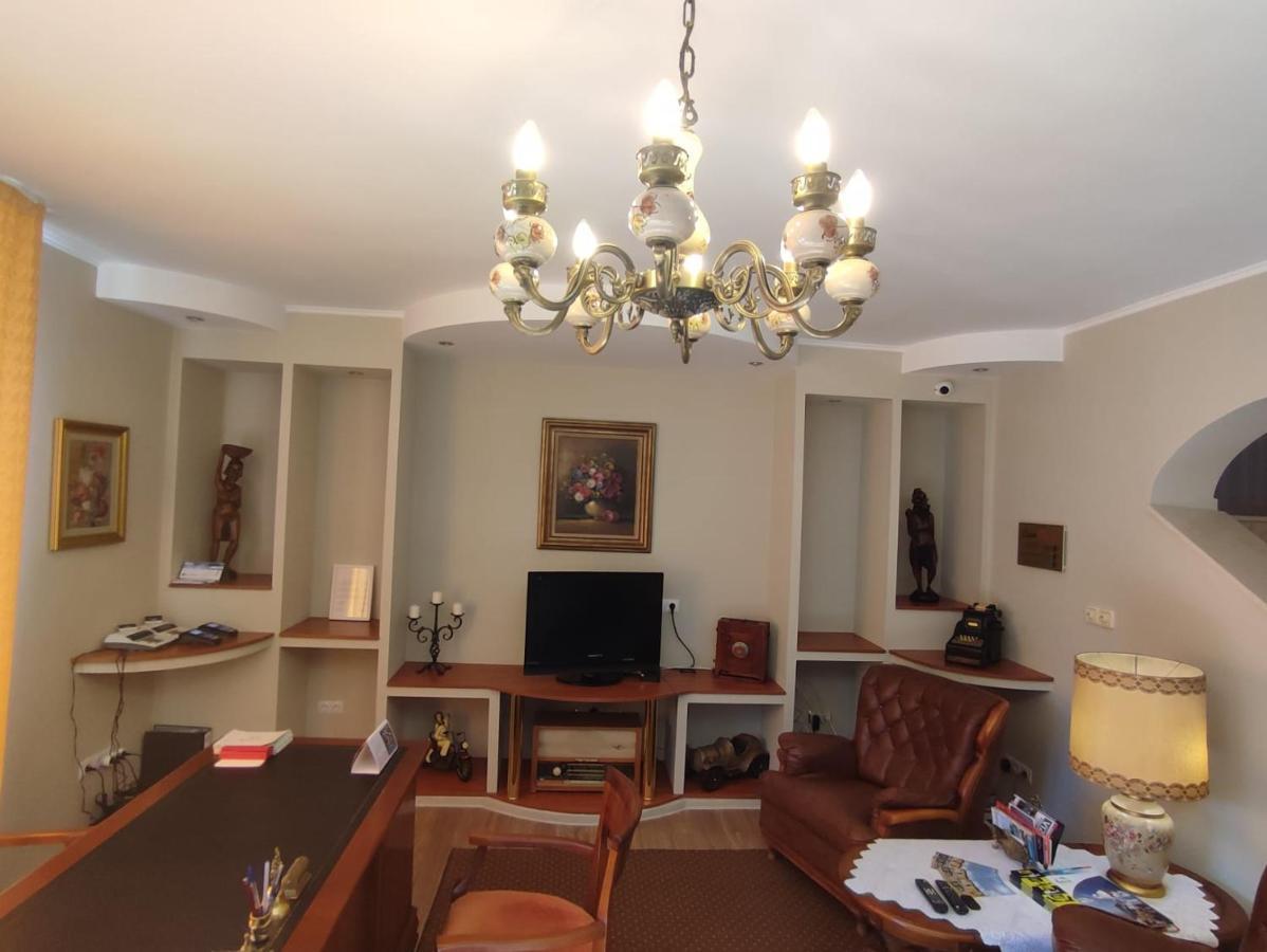 Отель Casa Alina Дева Экстерьер фото